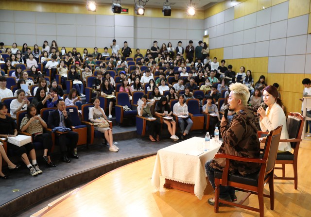 방송인 유병재·이해선 코웨이 대표